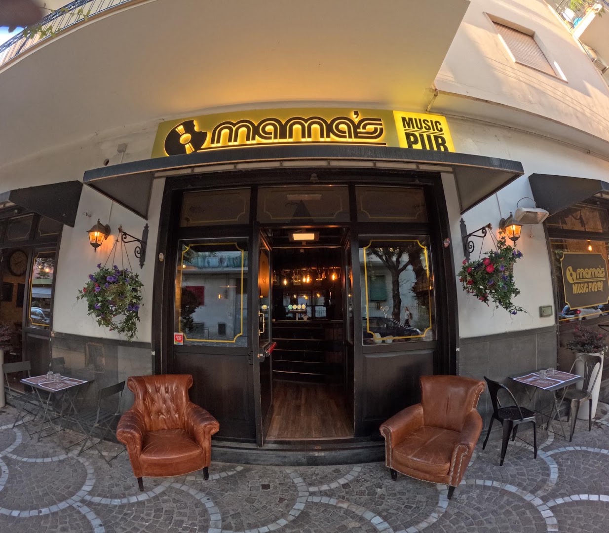 Mama’s Music Pub
