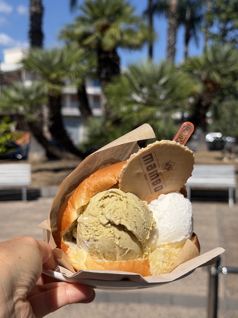 Mambo Chic Bar ice cream and food