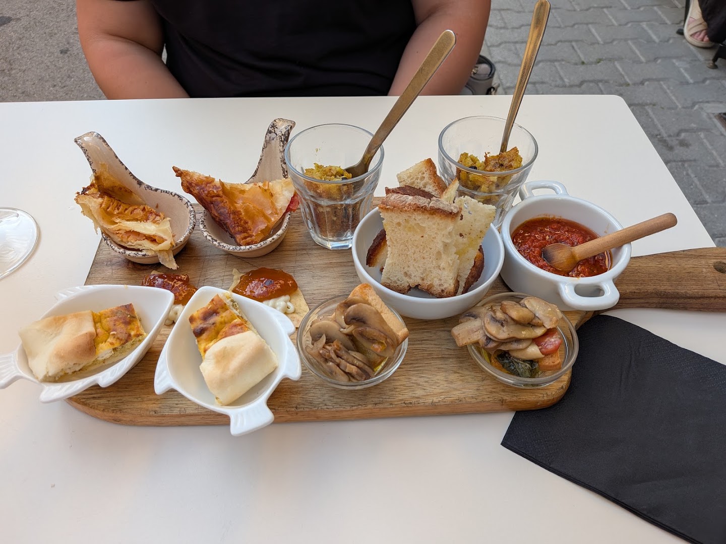 Mamo drinks and food