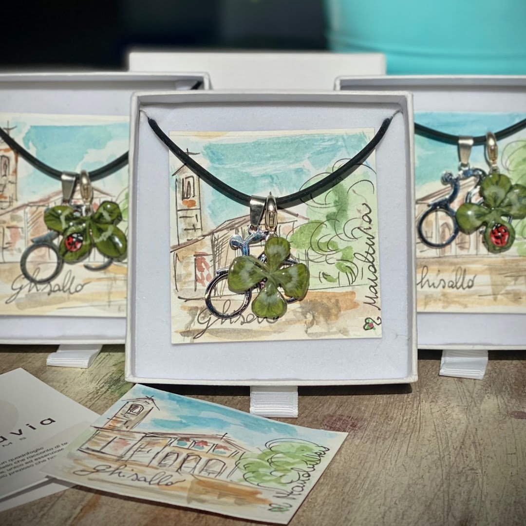 Manaluvia charms