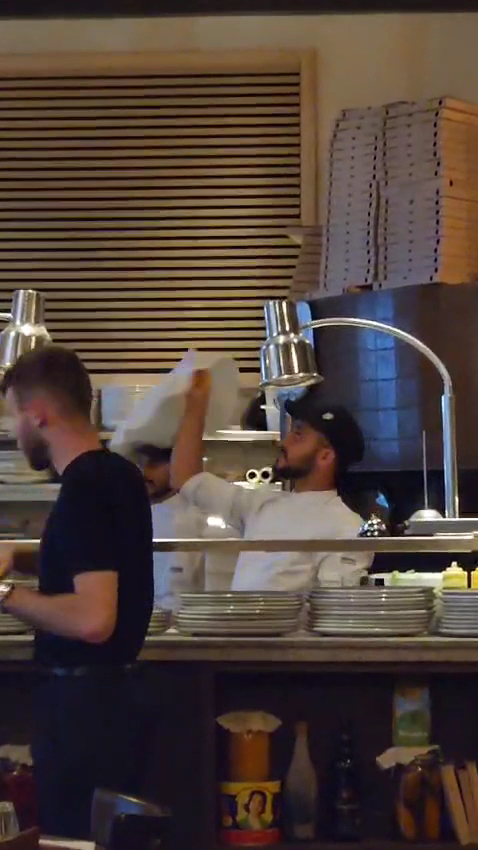 Mani in Pasta