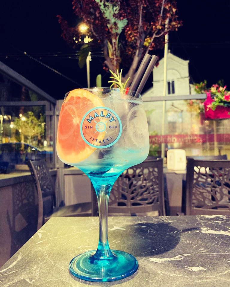 Manuelito Bar - Coffee, Drink & More