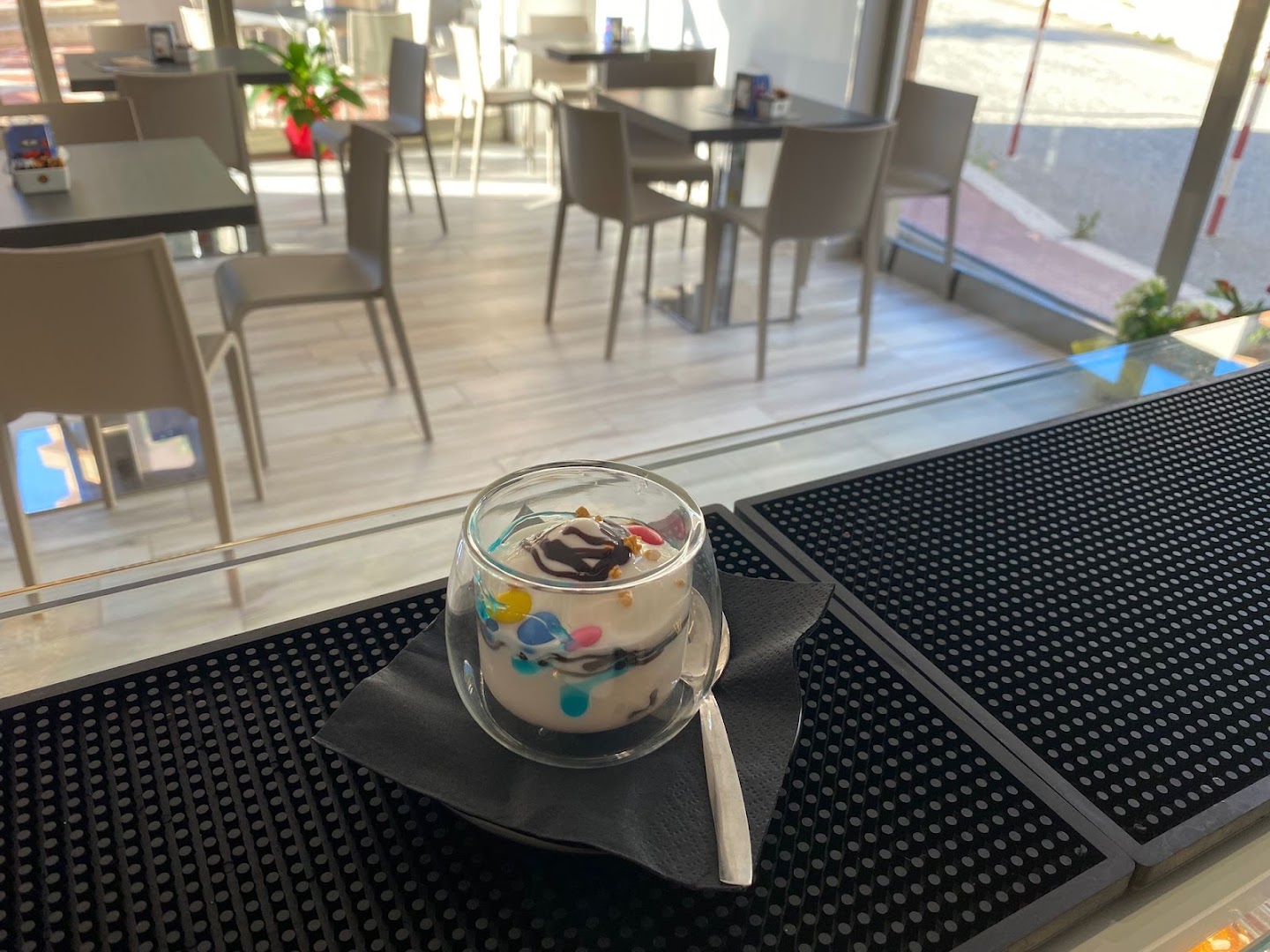 Manzoniloungebar