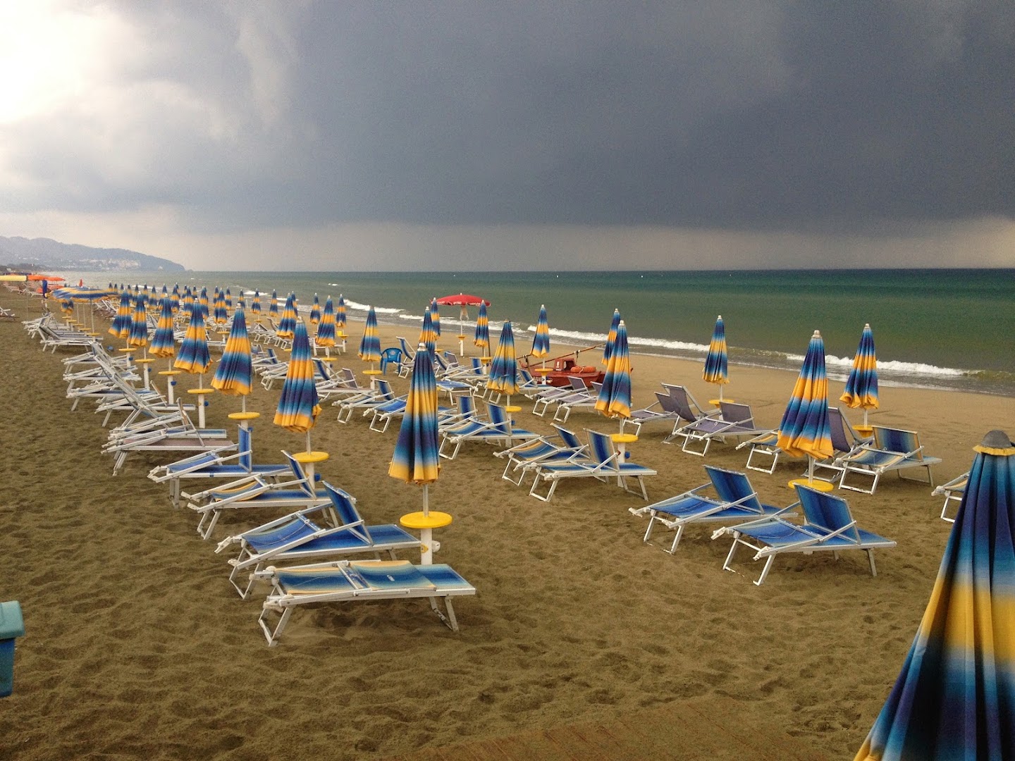 Margalu beach, Fondi