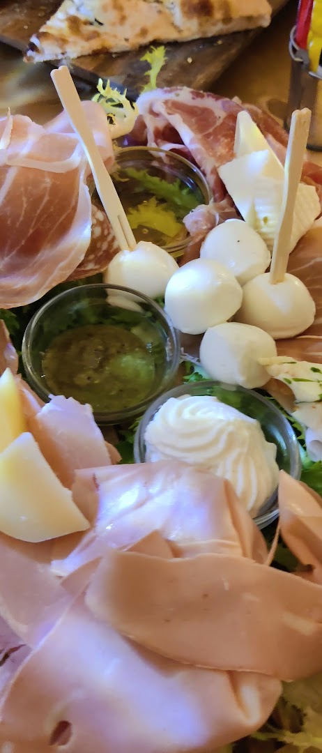 Marì il gusto tra pizza e brace