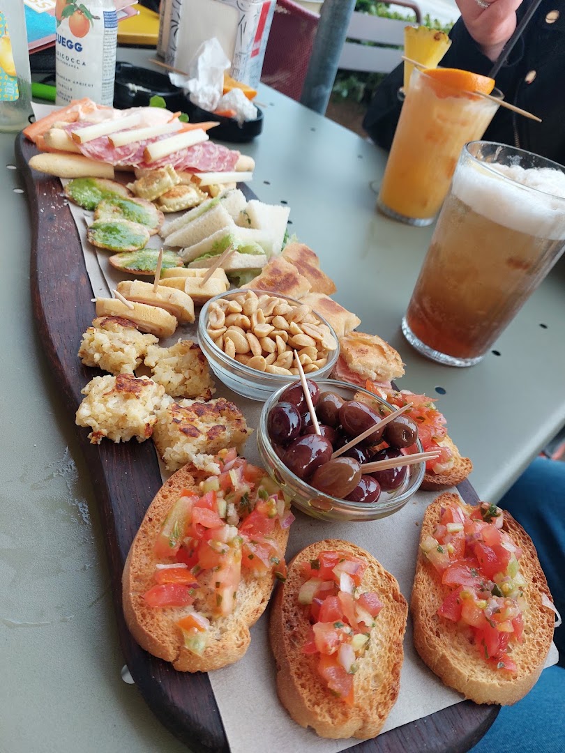 Mary Jo Cafe'