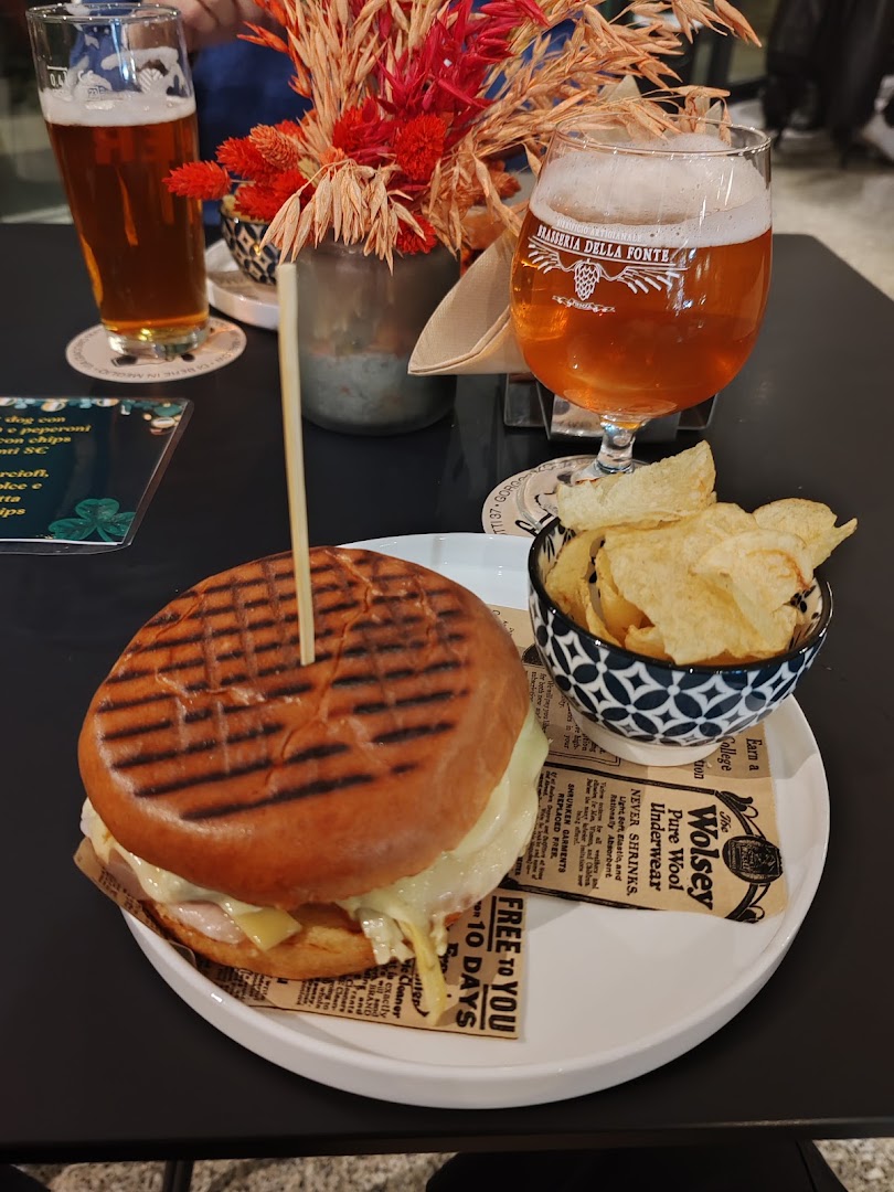 Maslow Pub