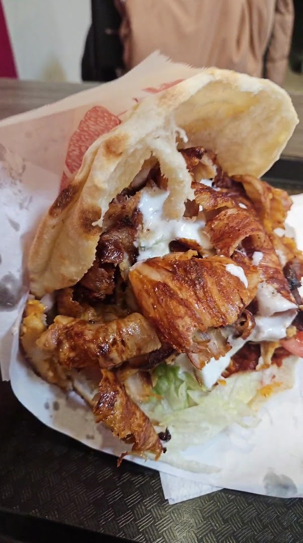 Master Kebab - gusta la sorpresa....Pizza....