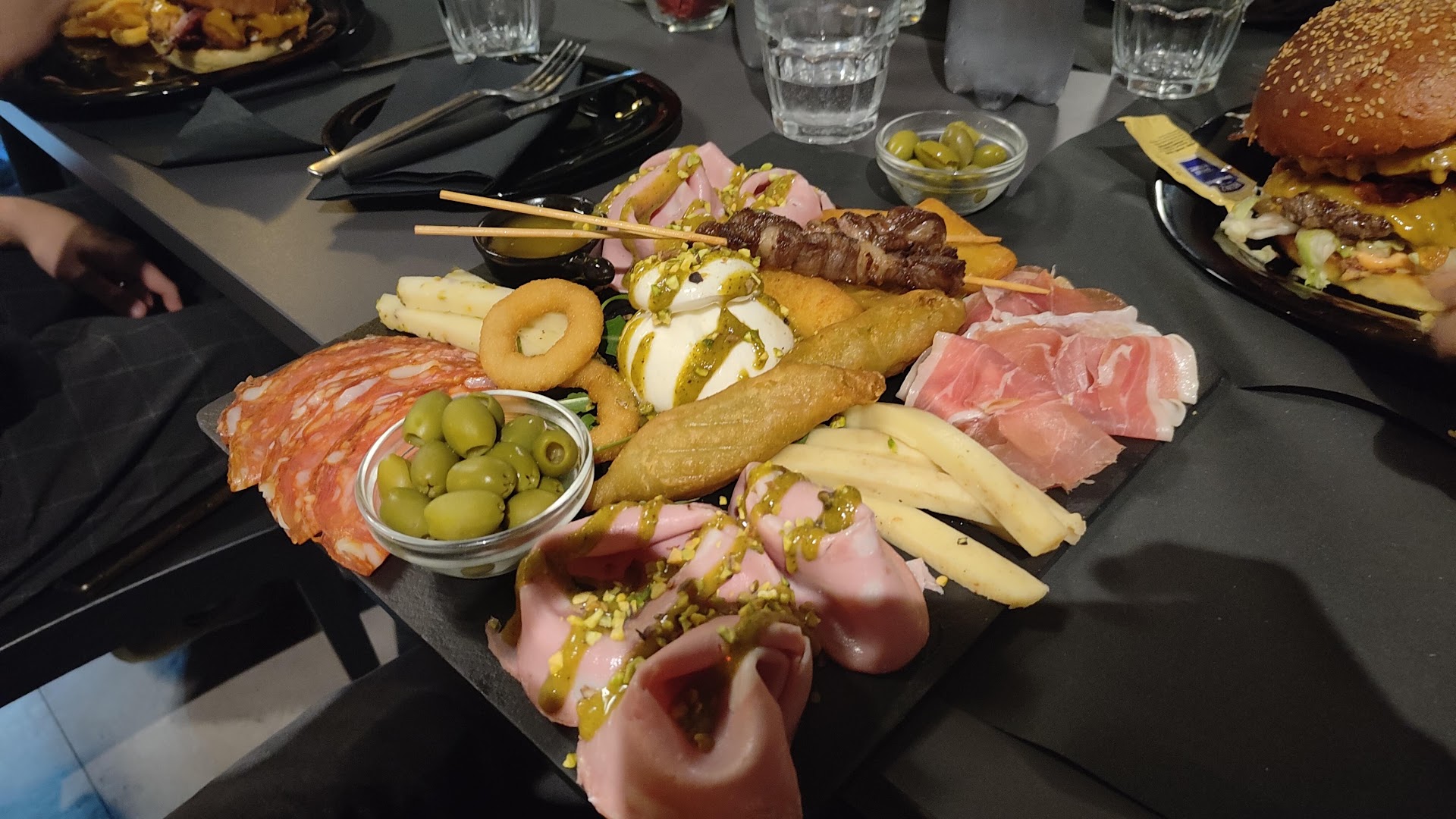 MAUD food & vibes
