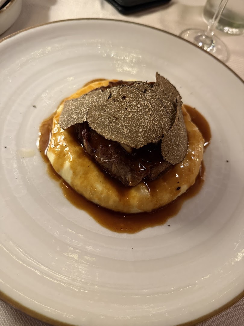 Max Mariola - RESTAURANT