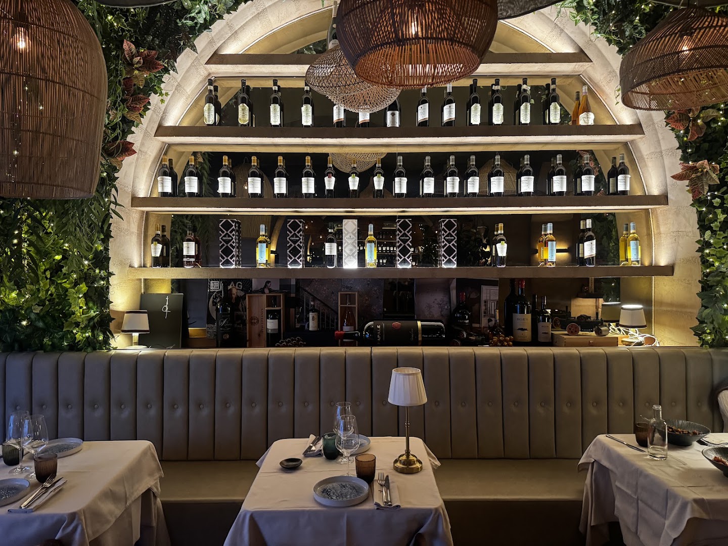 Max Mariola - RESTAURANT