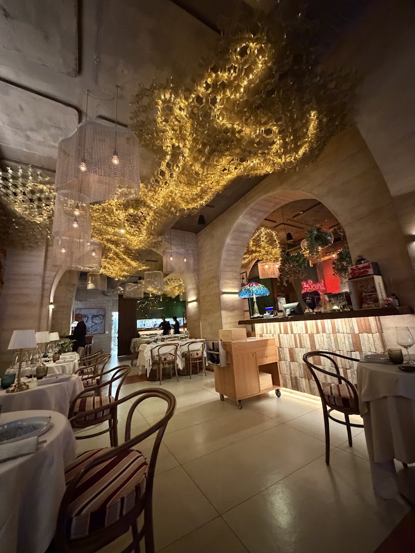 Max Mariola - RESTAURANT