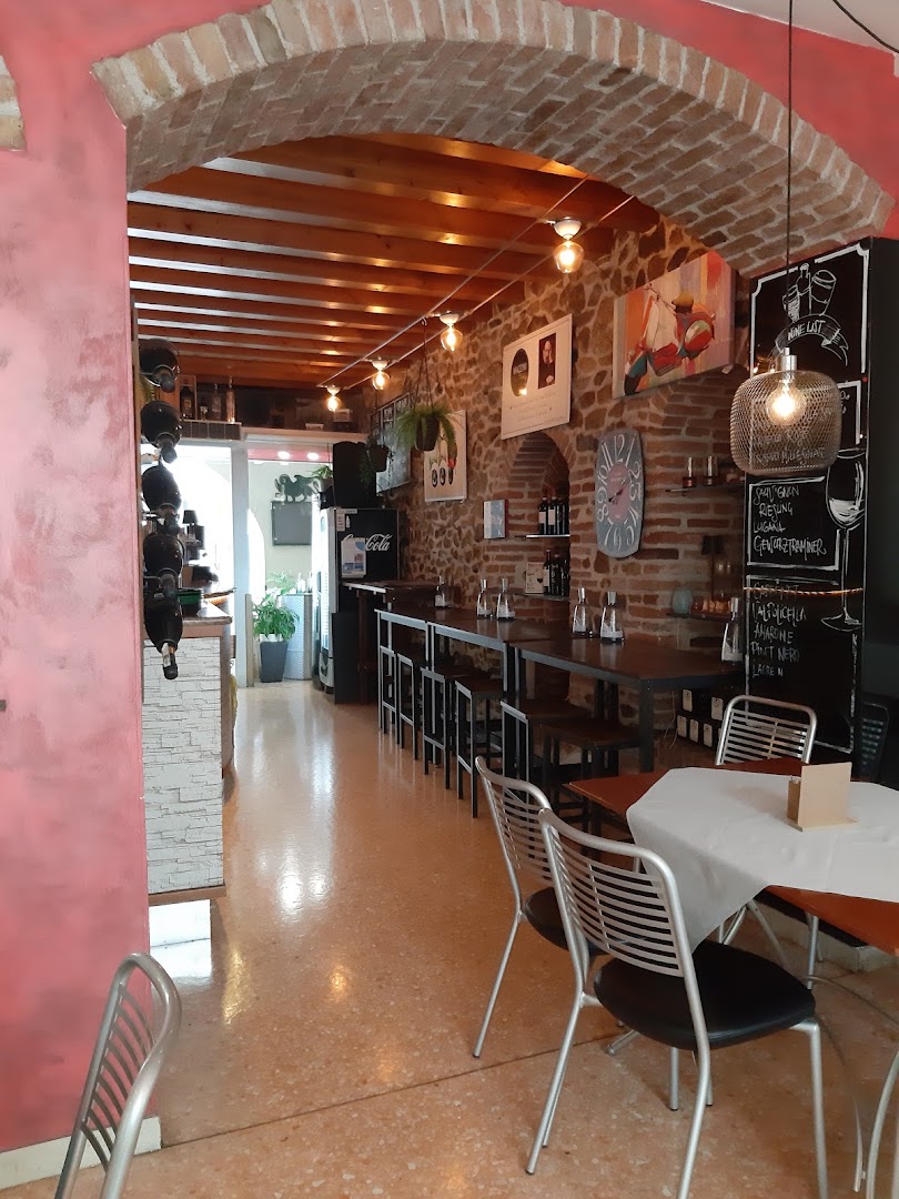 Mazzini 22 Food & Drink