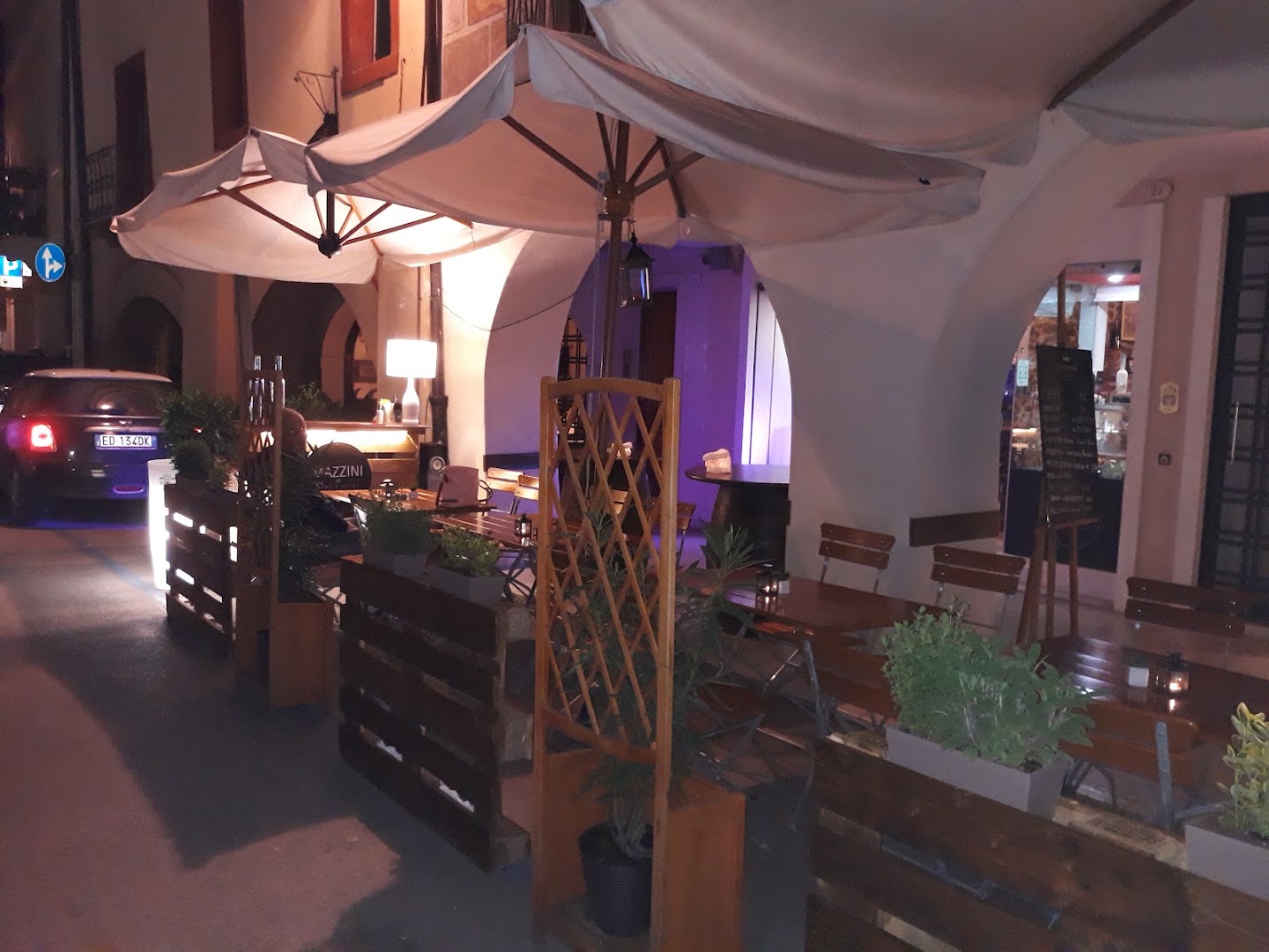 Mazzini 22 Food & Drink