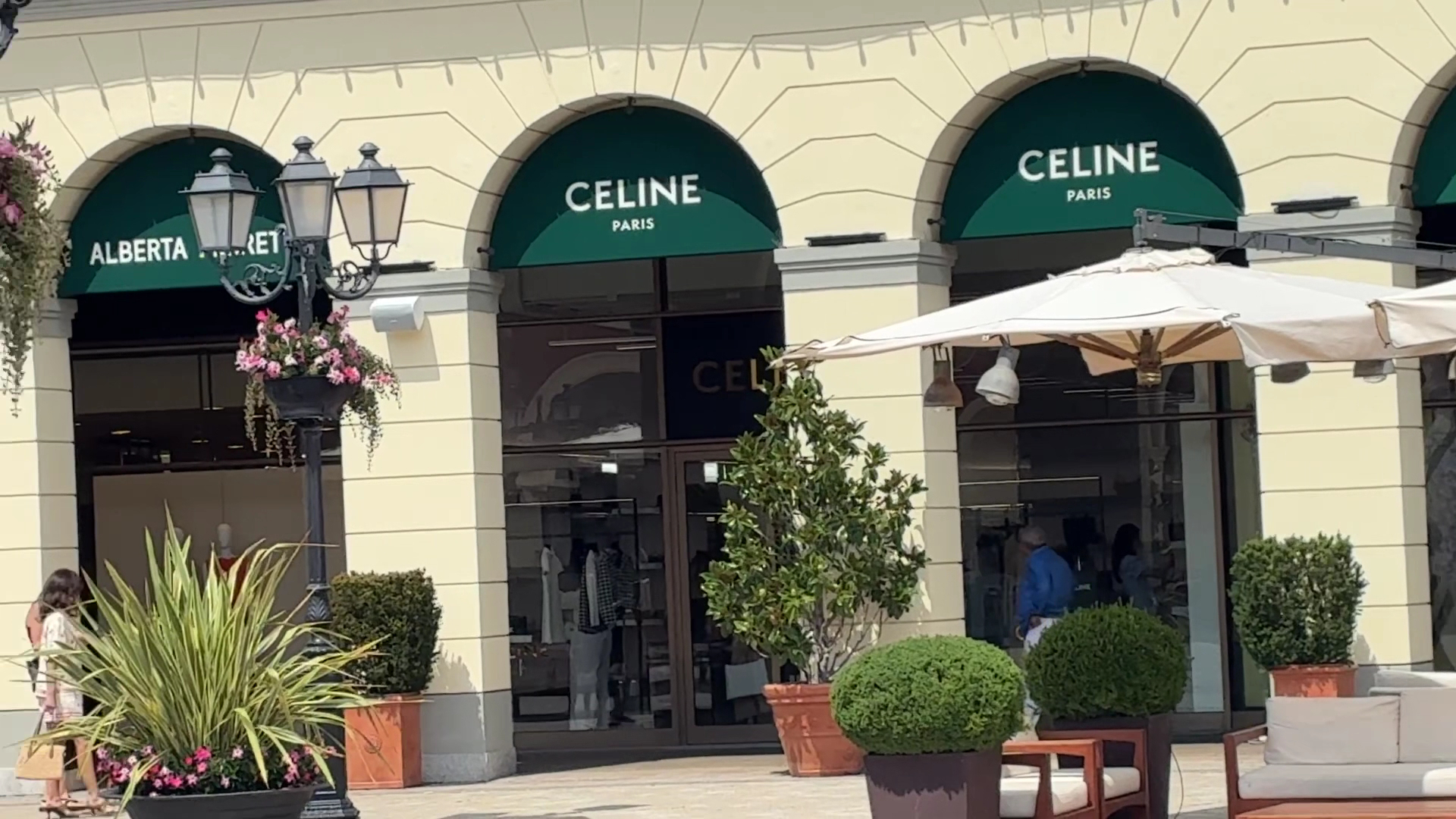 Mc Arthur glen Serravalle Designer Outlet
