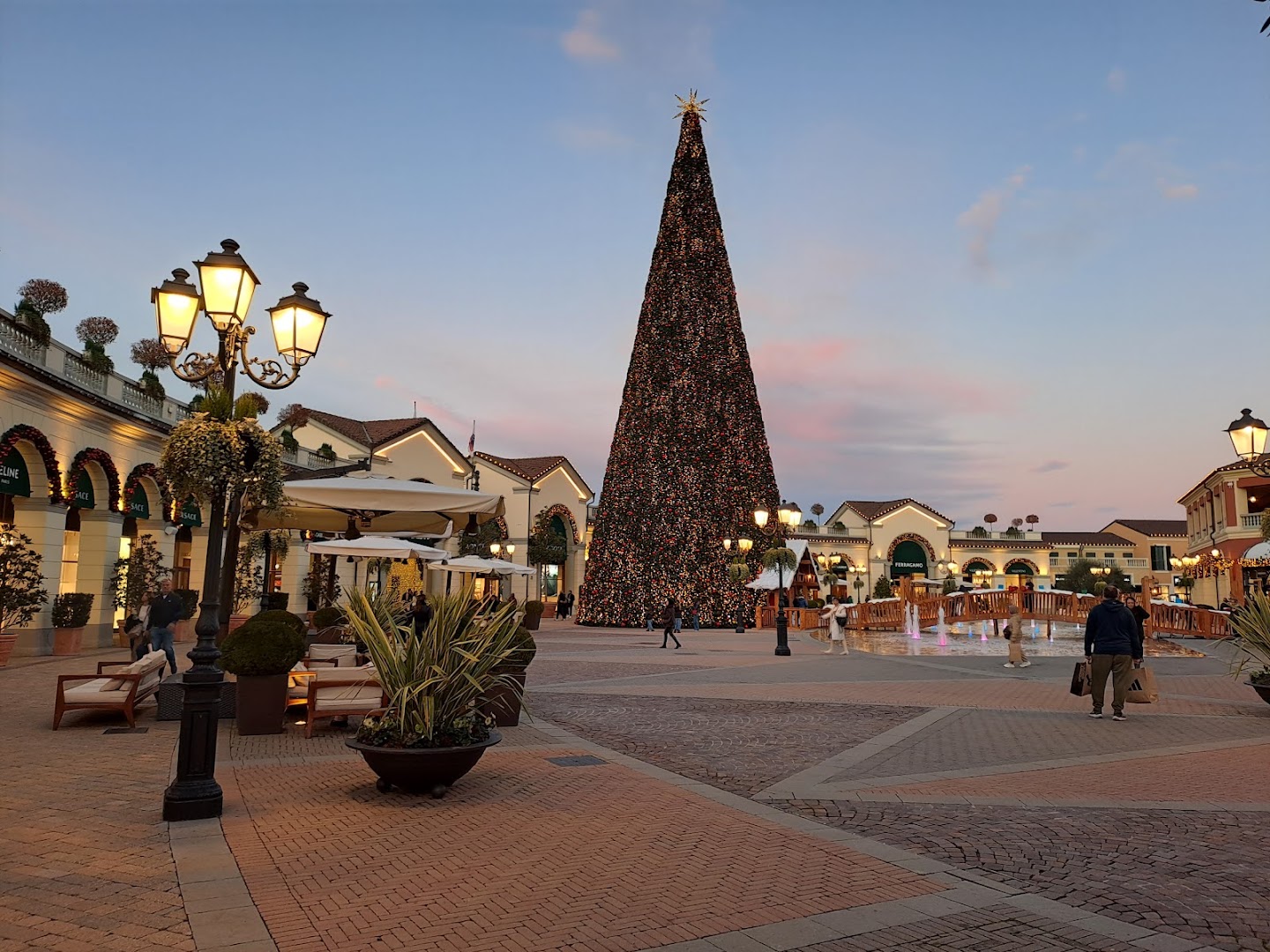 Mc Arthur glen Serravalle Designer Outlet