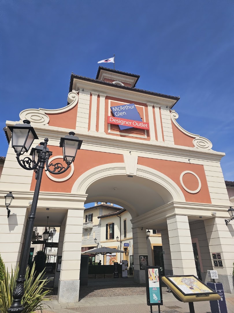 Mc Arthur glen Serravalle Designer Outlet