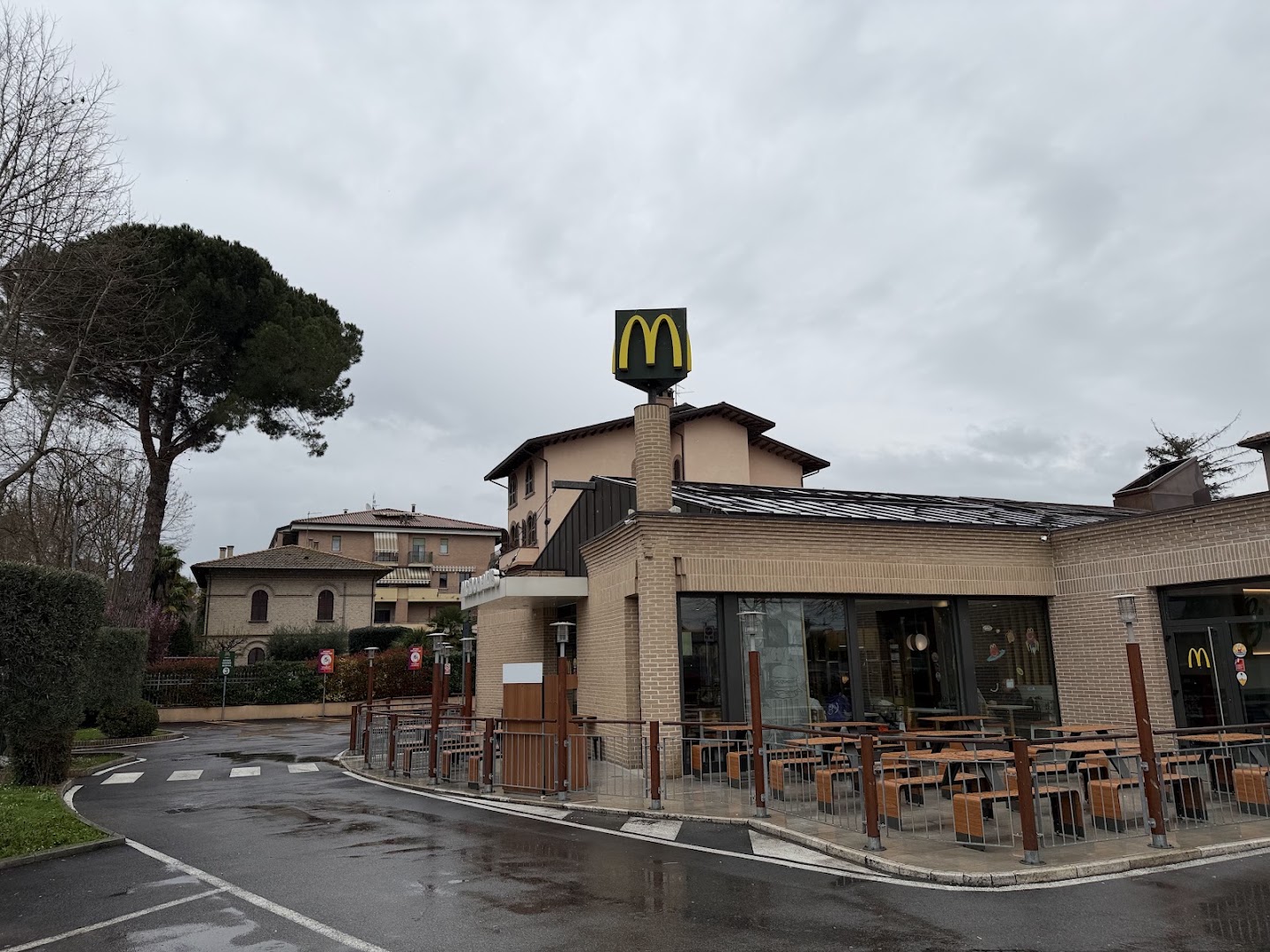 McDonald's Assisi, Assisi
