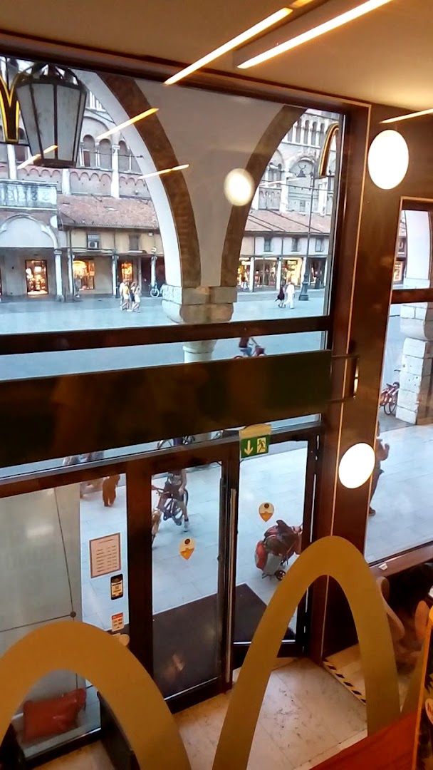 McDonald's Ferrara Piazza Trento e Trieste, Ferrara