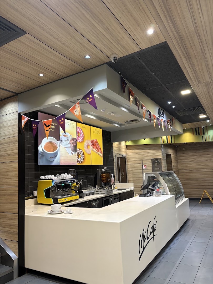 McDonald's Formia via Vitruvio