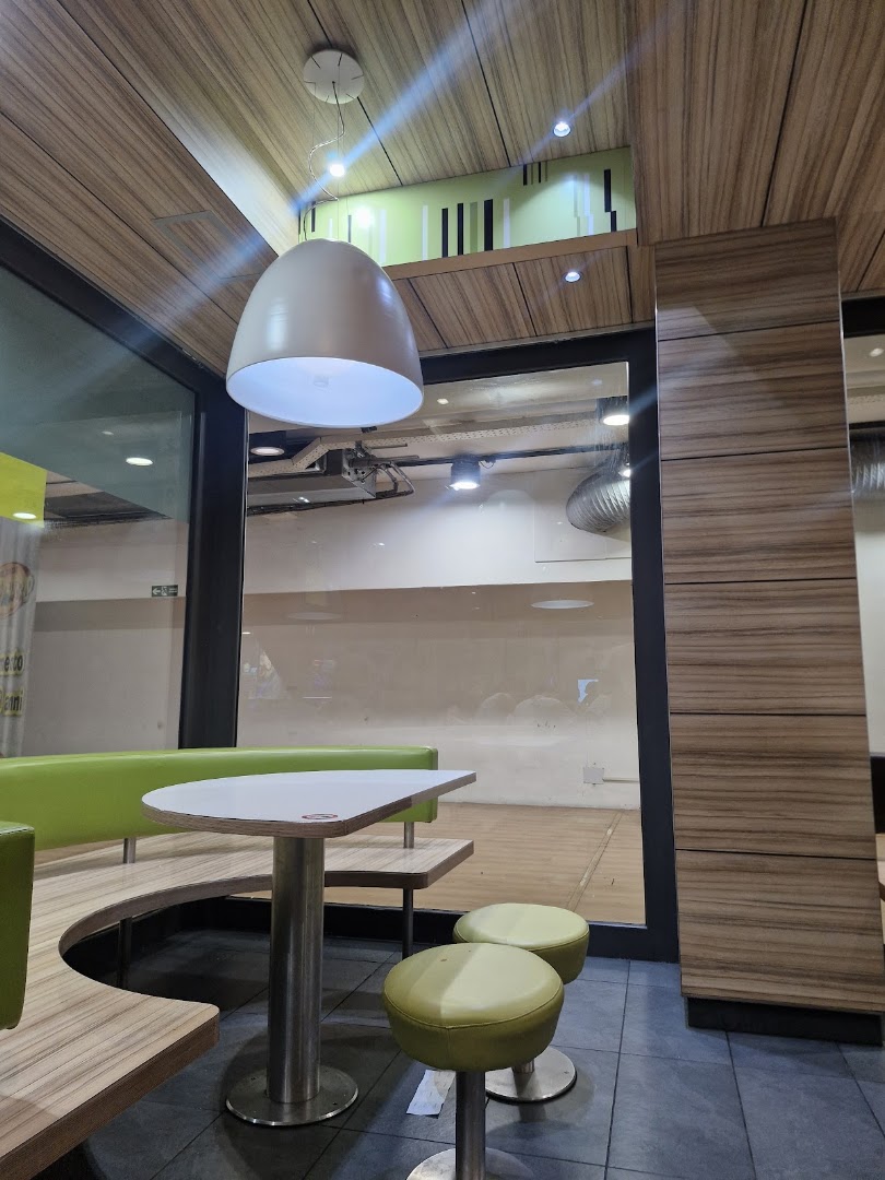 McDonald's Formia via Vitruvio