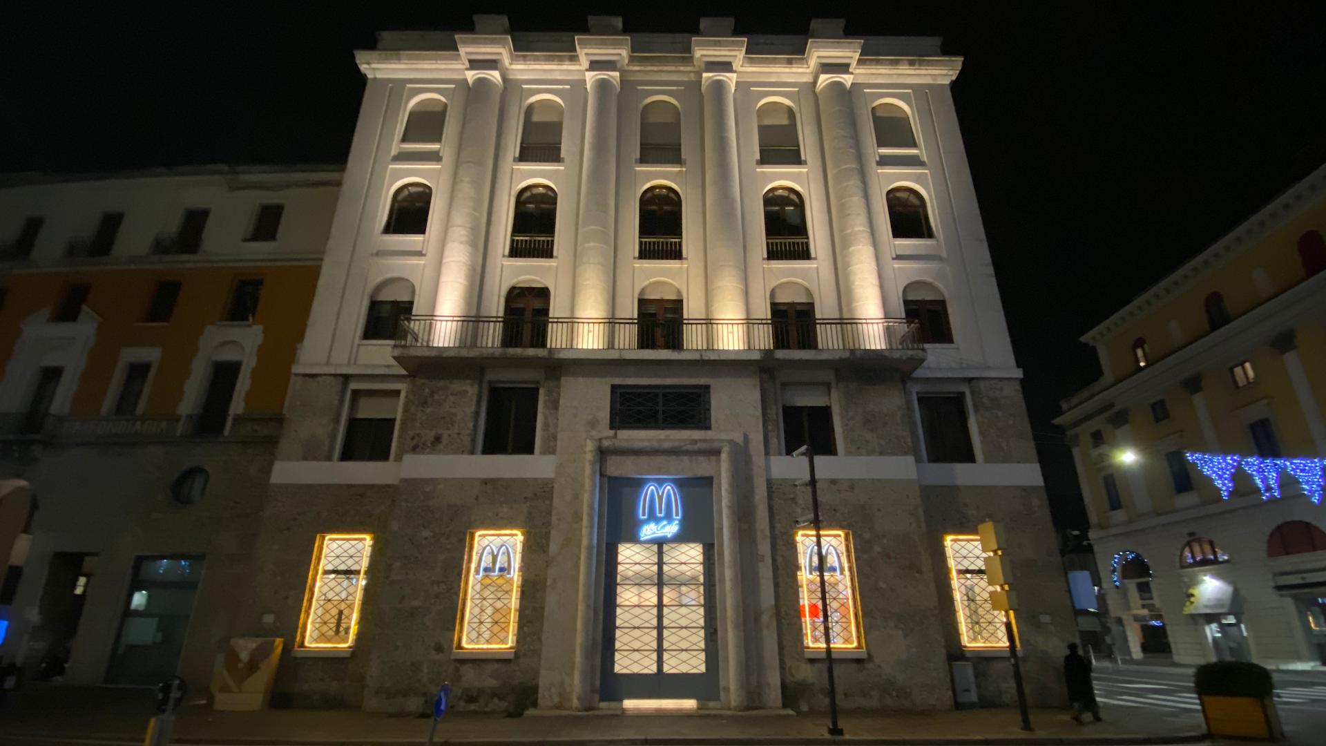 McDonald's Piazza Vittoria, Brescia