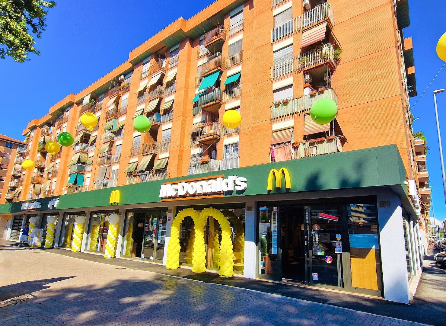McDonald's Roma Magliana ang. Via Cutigliano