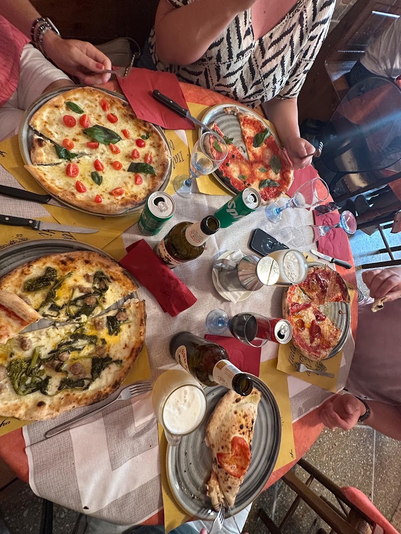 Mega Bar Pizzeria