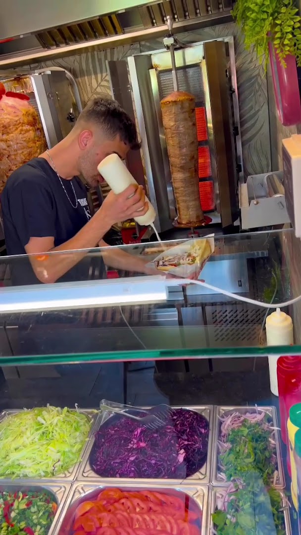 MEMO’S pizza kebap