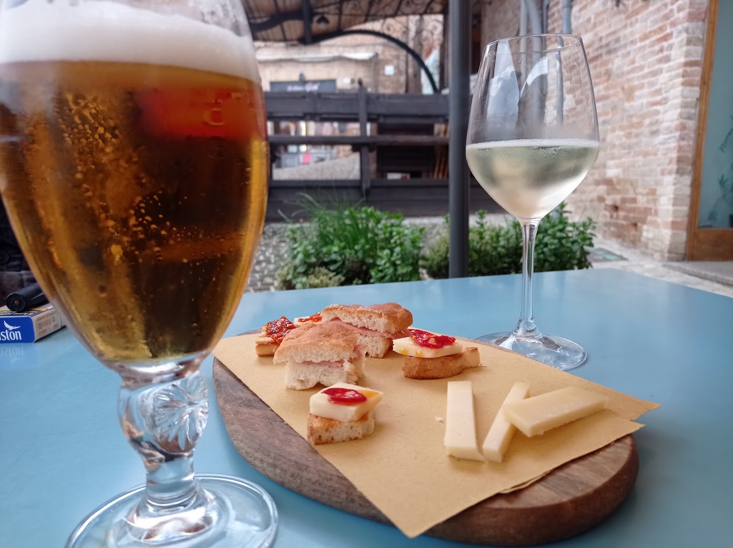 Memphis Belle Bar, Sarnano