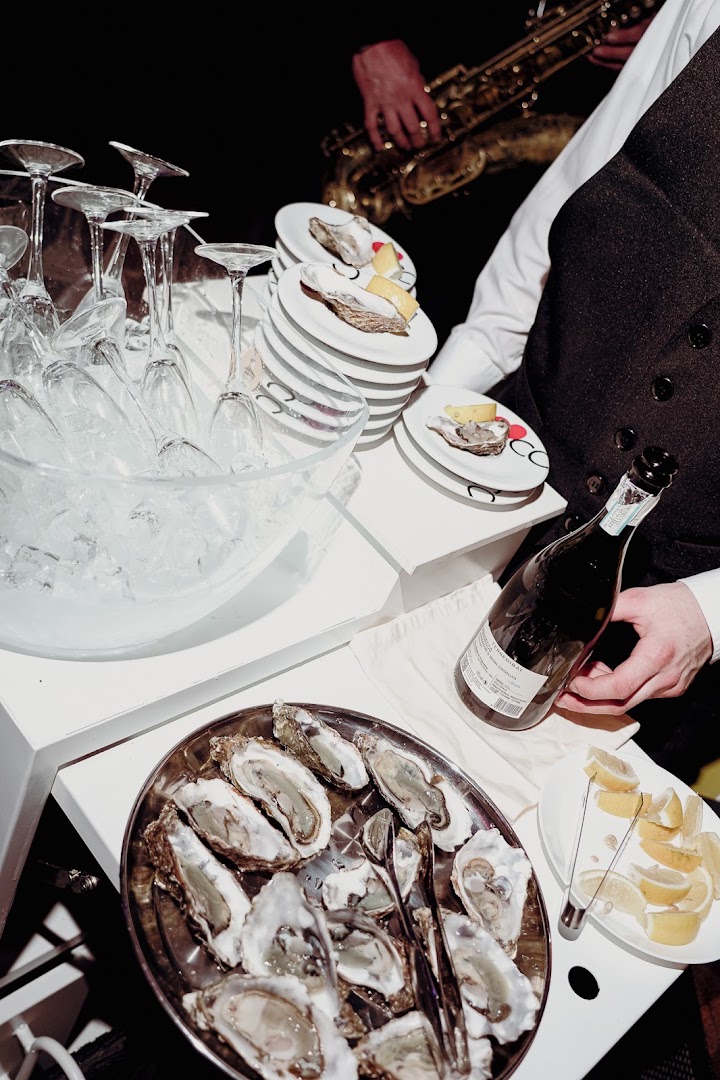 Menady - Restaurant & Lounge