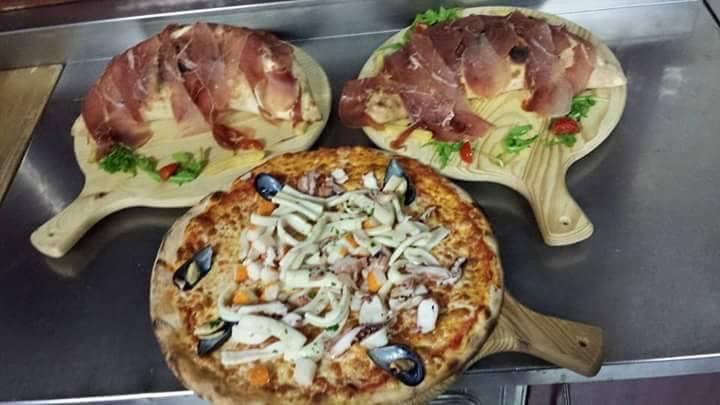 Mezza Luna S.a.s. di Anas Wesam & C.