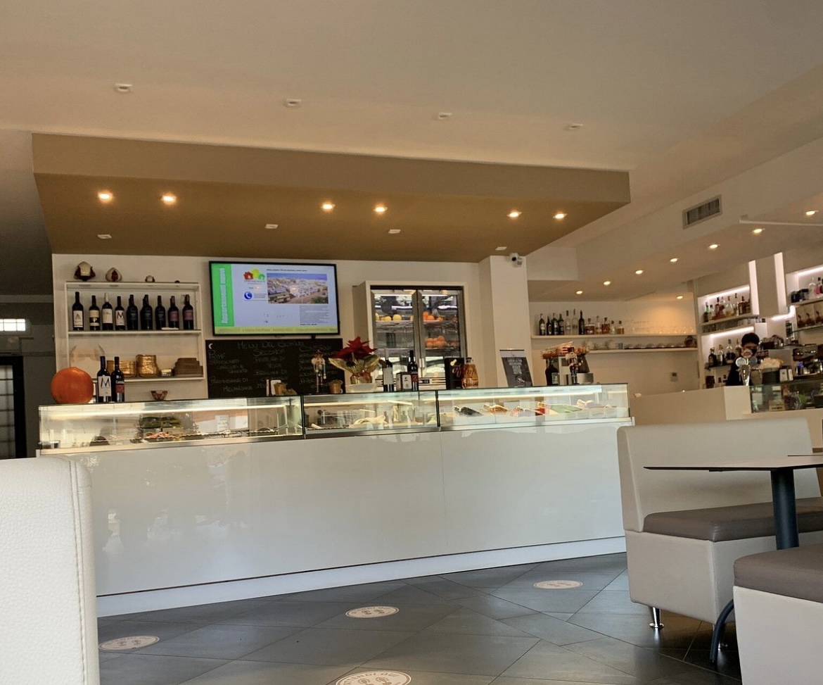 Mezzaluna Cafè - Bar - Tabacchi - Pasticceria - Pausa Pranzo e Tavola Calda a Carovigno