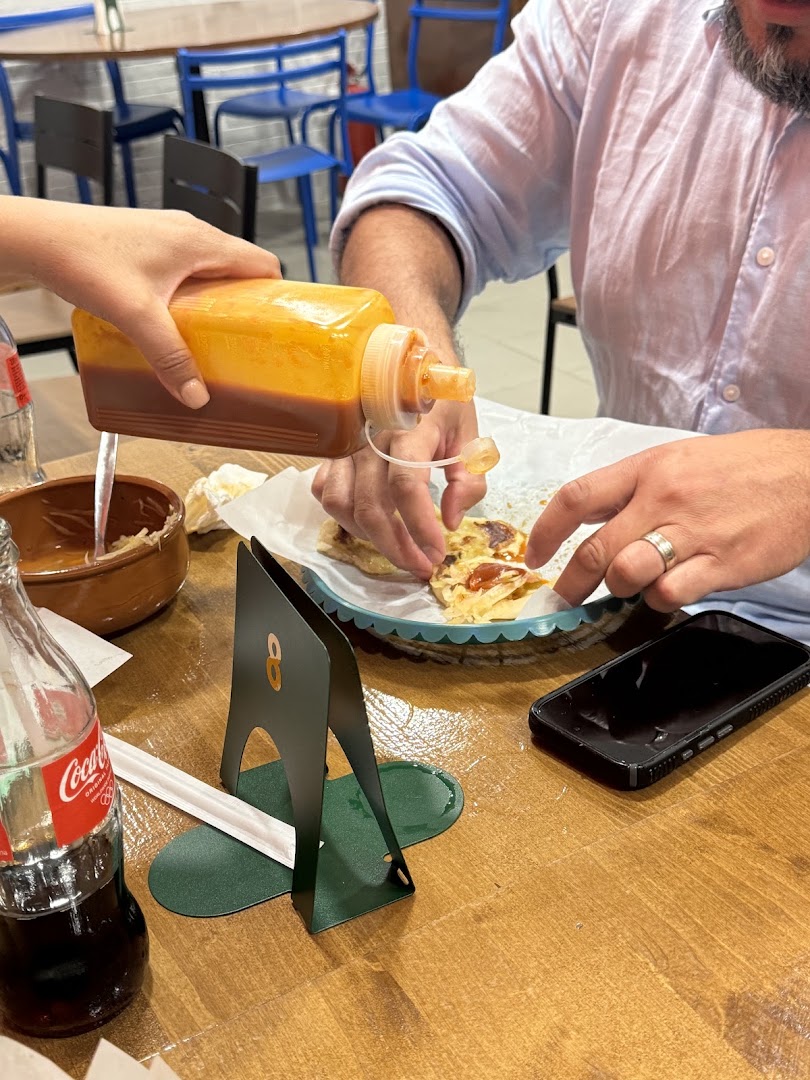 Mi Pueblo Ristorante e Pupuseria