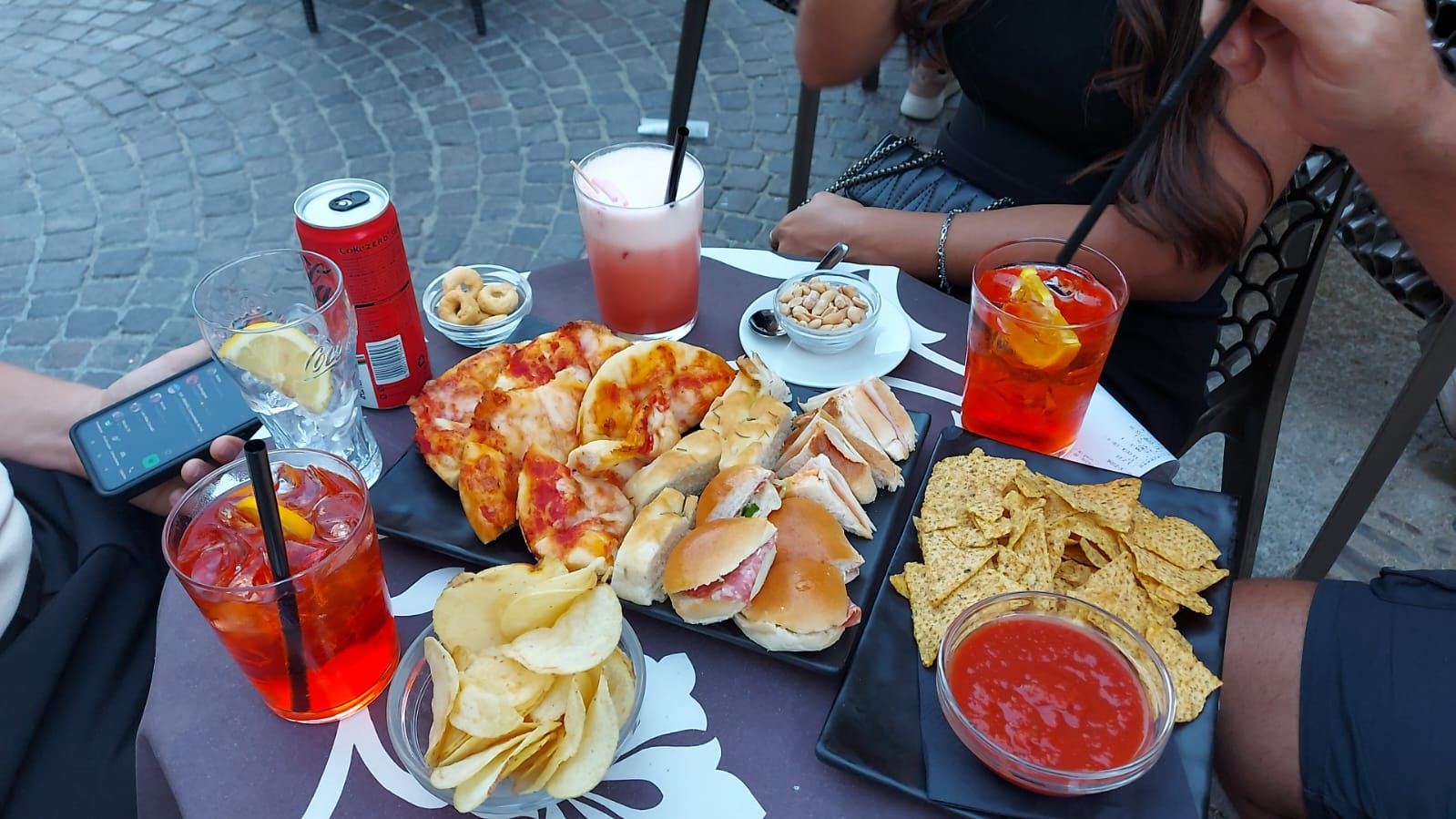 Mid Way Cafè 900, Pavia