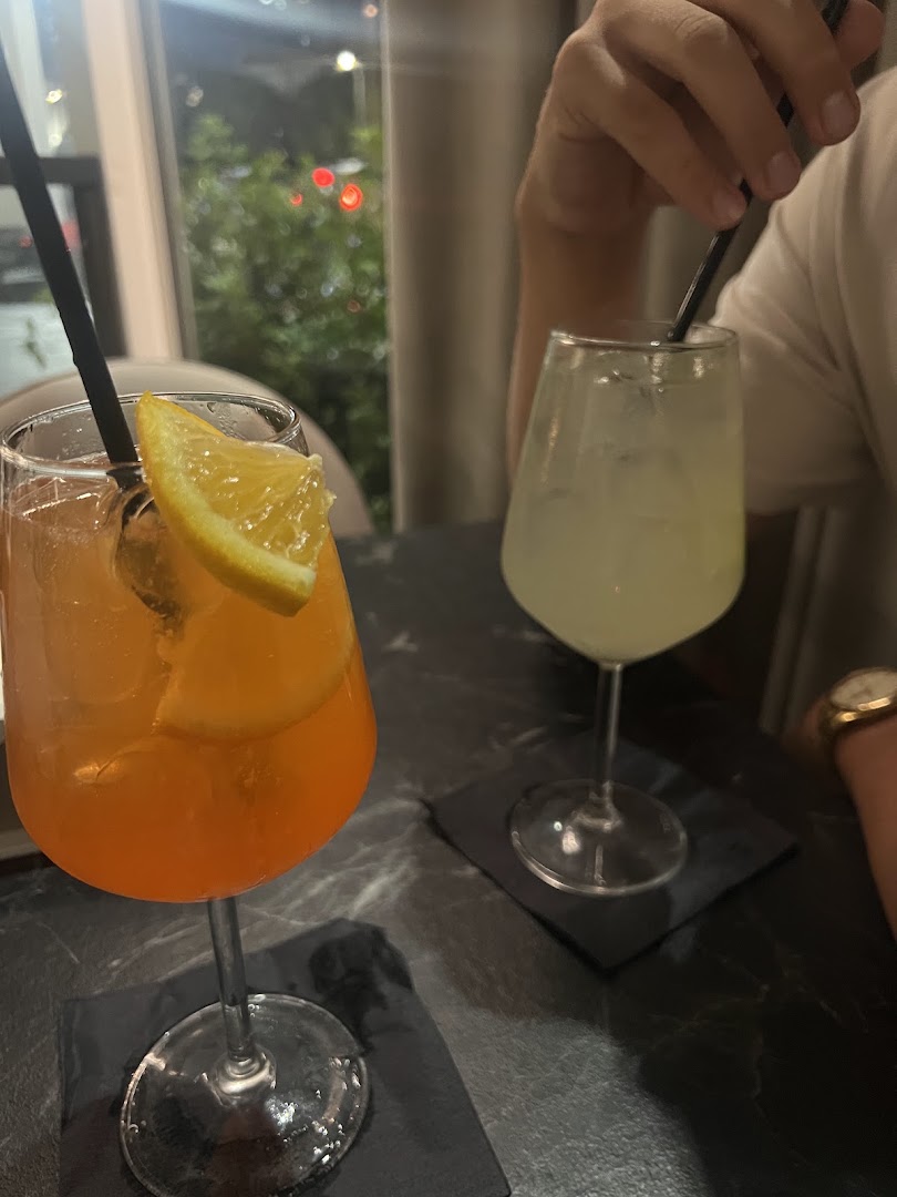 Mida lounge bar