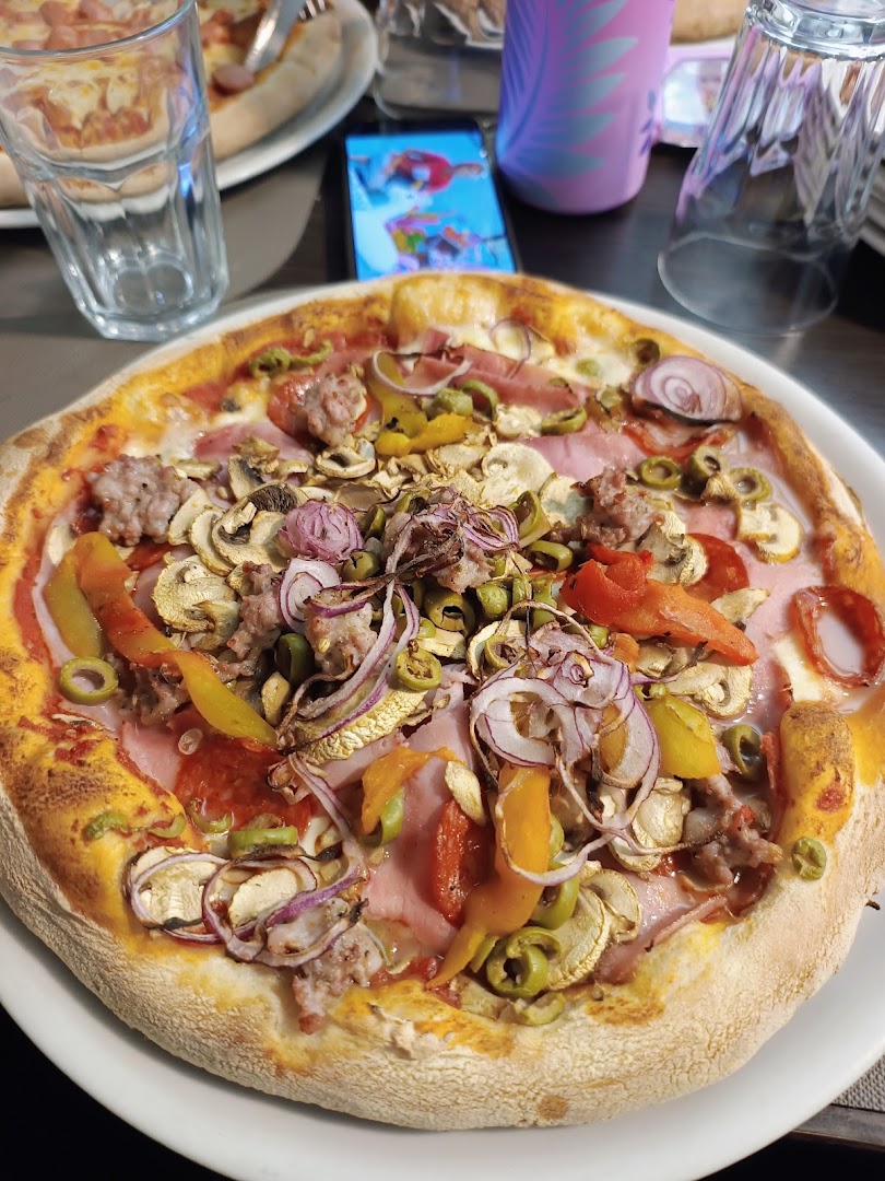 Mineo's pizza house