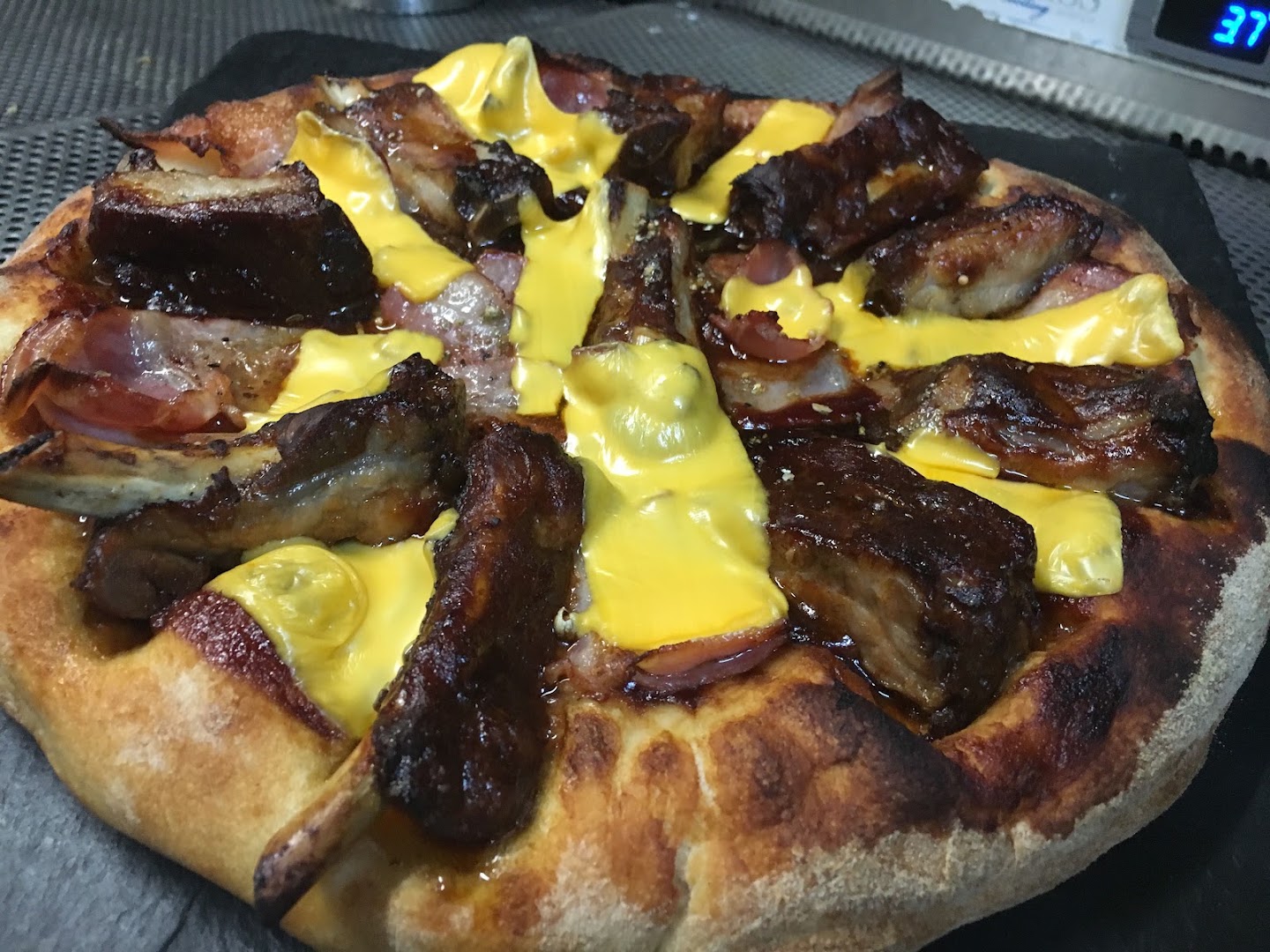 Mineo's pizza house