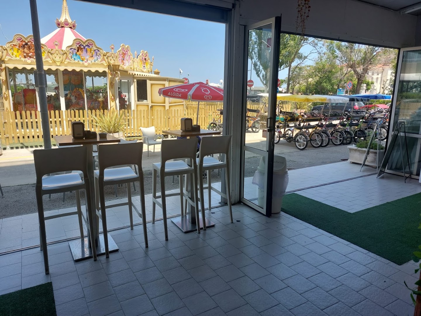 Minimarket di Cattolica, Cattolica