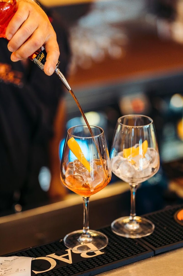 Miques De Mirall COCKTAIL BAR