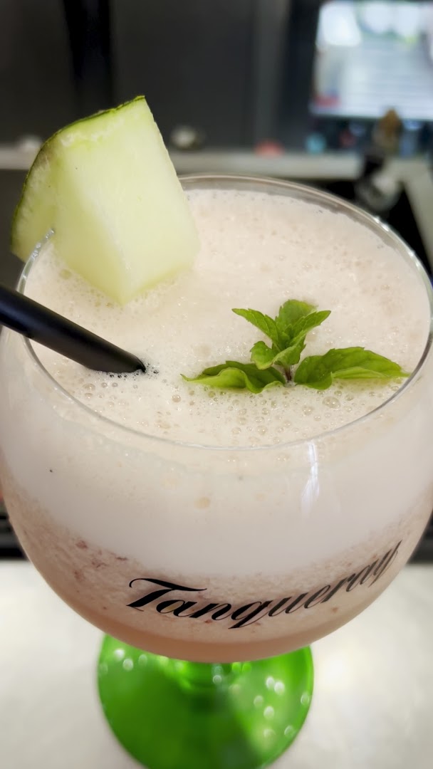 Miques De Mirall COCKTAIL BAR