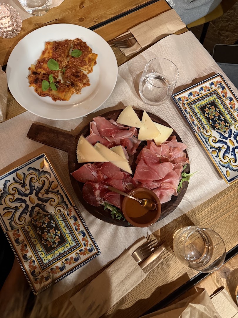 Miro Wine & Lounge