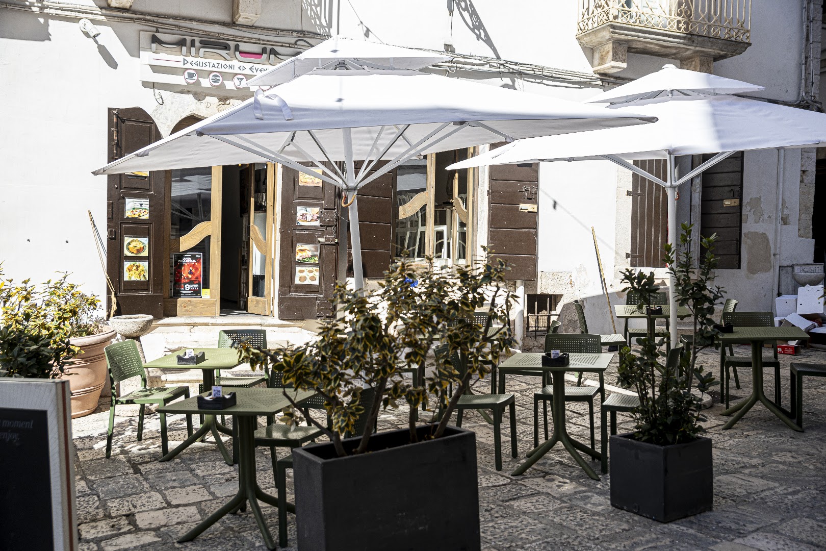 Mirum cantina con cucina