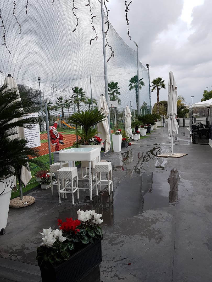 Mistral sport lounge bar
