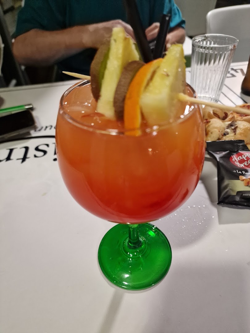 Mistral sport lounge bar
