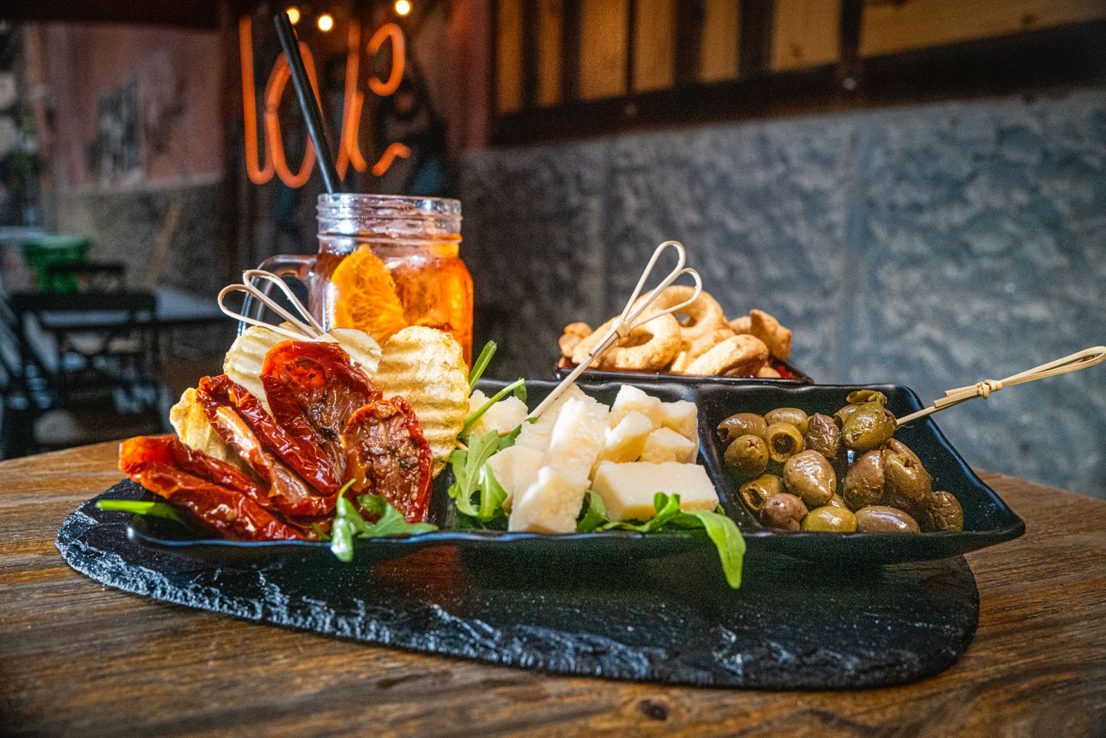 MMB Music Melody Bar – Cocktails & Bites in Naples