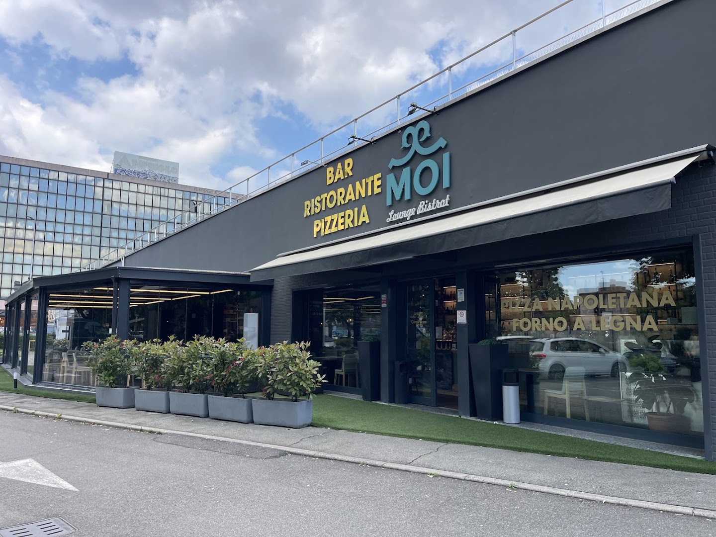 MOI RISTORANTE & LOUNGE BISTROT