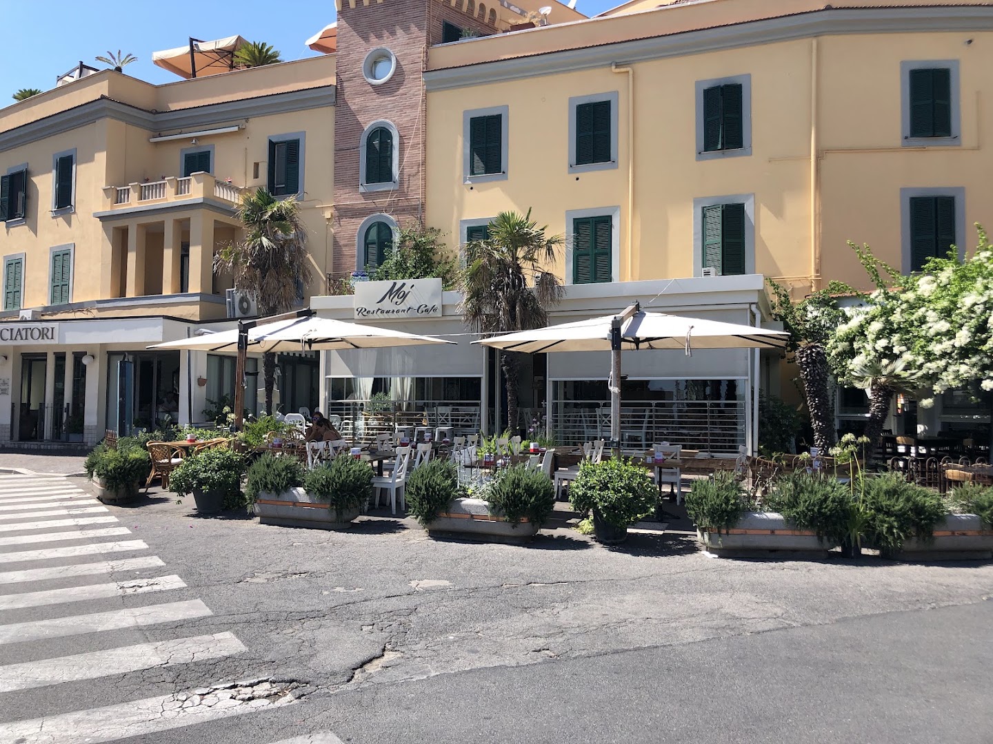 Moj Restaurant