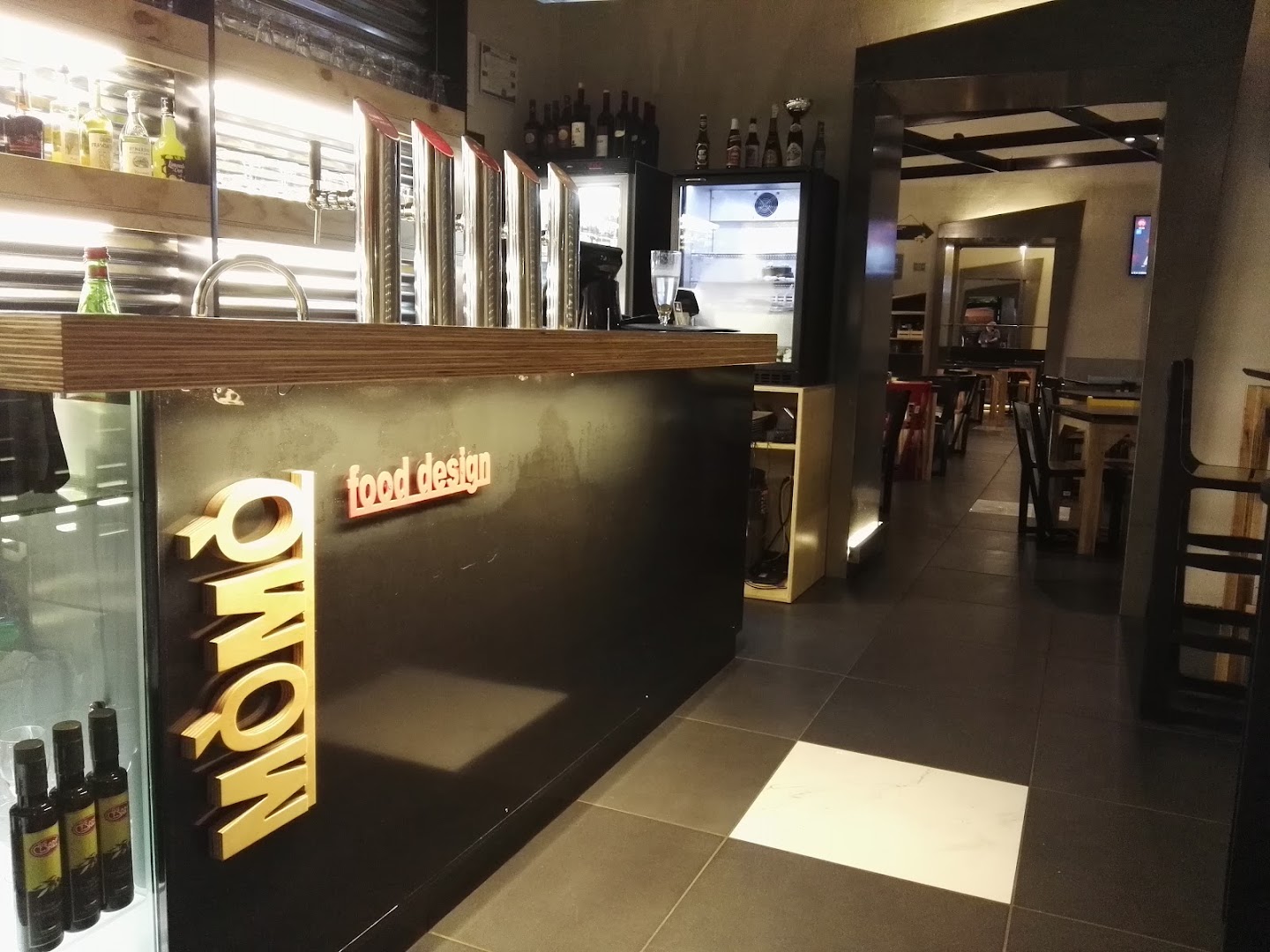 Mòmò Lounge, Food & More