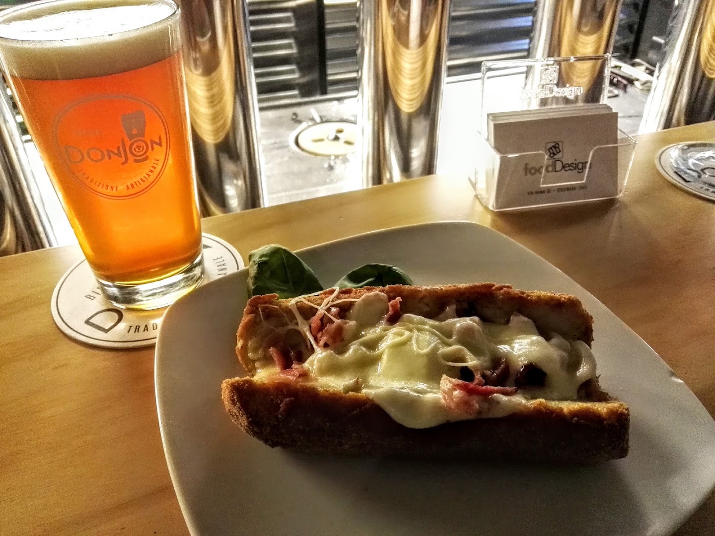 Mòmò Lounge, Food & More